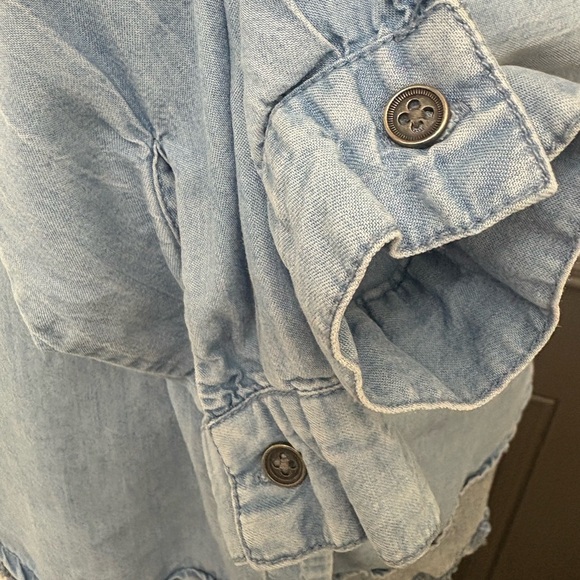 Beachlunchlounge Women’s Chambray Oversized Relaxed Smocked Button Front Shirt - Picture 7 of 10